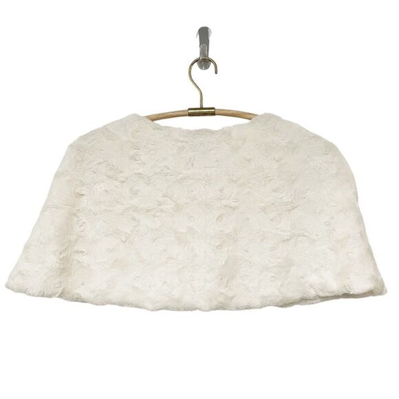 BCX White Faux Fur Shawl Snap Closure M Mobwife Classic Formal - Picture 2 of 6